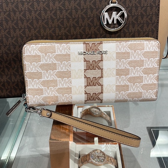 MICHAEL KORS Leather Continental Phone Holder Wristlet Wallet 
Camel 
NWT - Picture 14 of 16